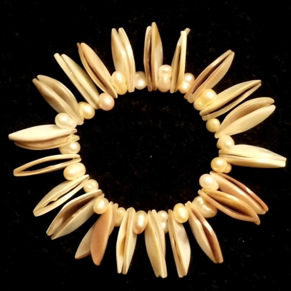 Vintage Capiz Shell Bracelet